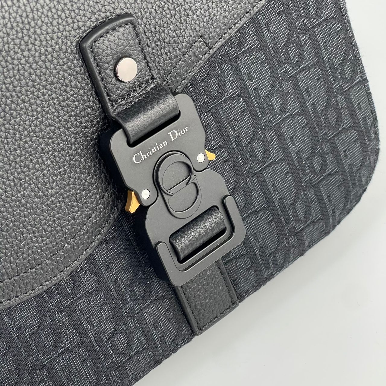 Dior Sac Messenger à rabat Saddle Small