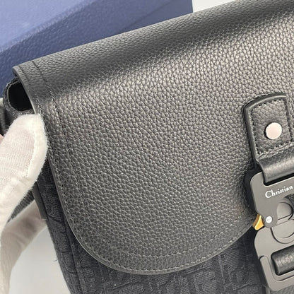 Dior Sac Messenger à rabat Saddle Small
