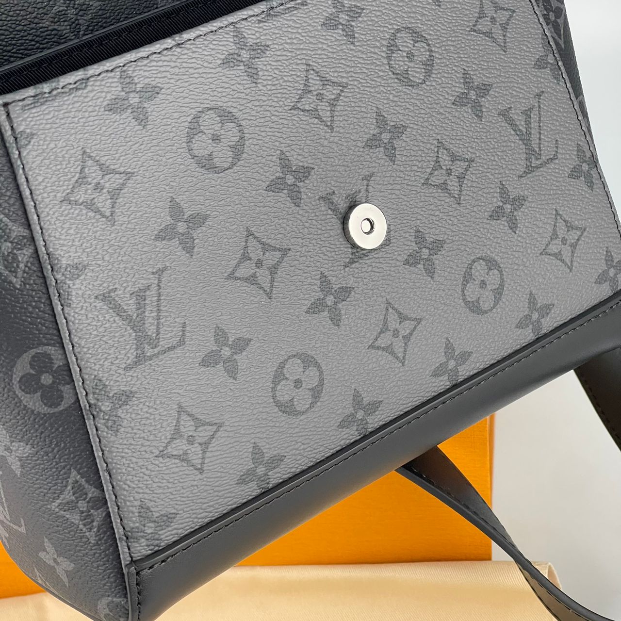 Louis Vuitton Sac Messenger Pulse