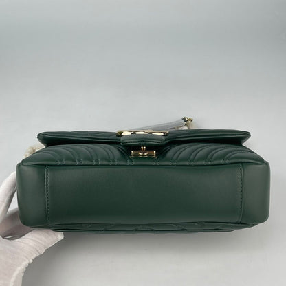 Gucci Marmont Schultertasche, mittlere Größe