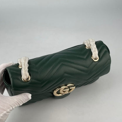 Gucci Marmont Schultertasche, mittlere Größe